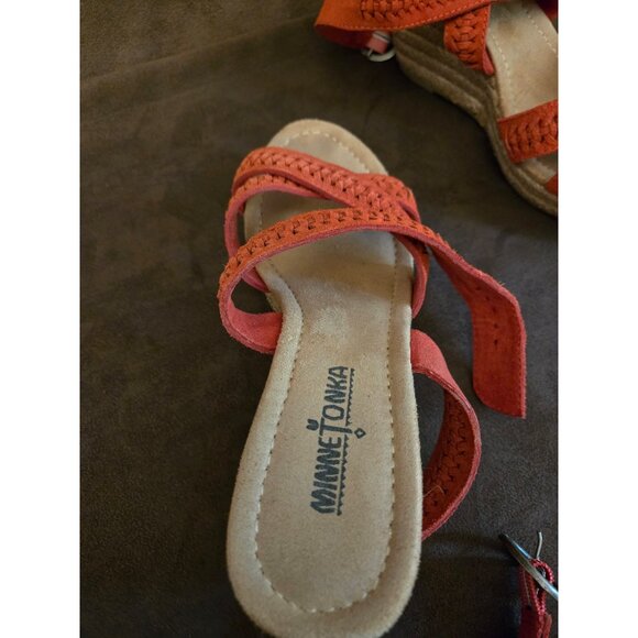 MinneTonka Sandals 7 - Picture 3 of 4